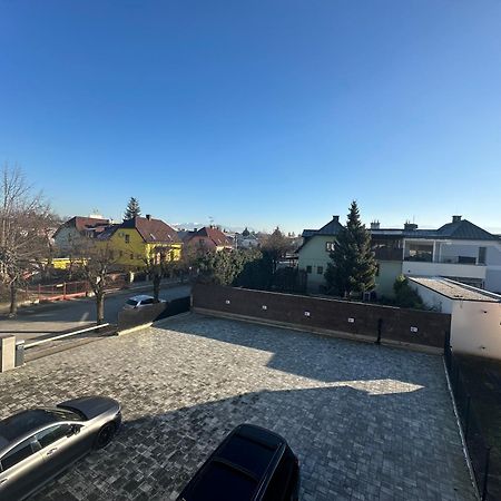 Villa Mala Praha Experience In The Center Of Zilina Bagian luar foto