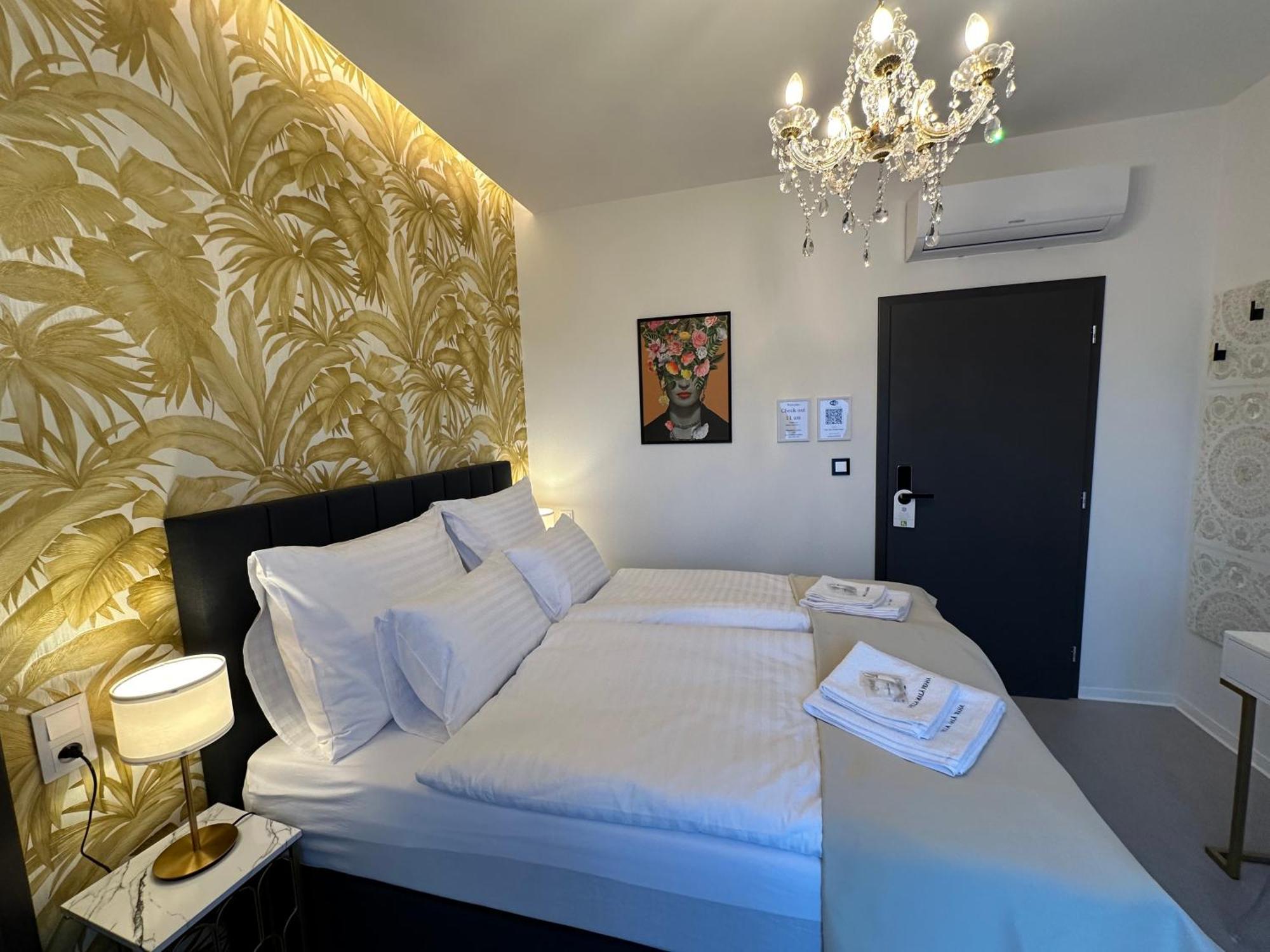 Villa Mala Praha Experience In The Center Of Zilina Bagian luar foto