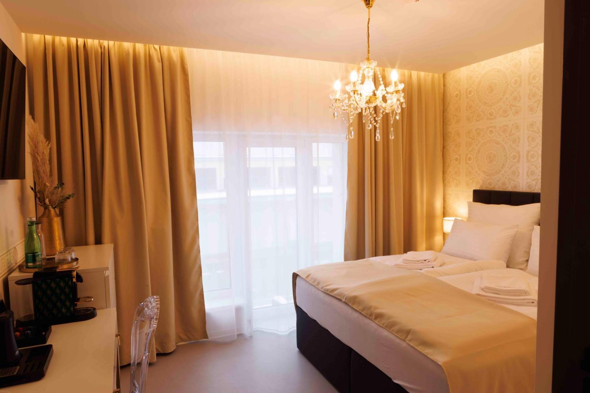 Villa Mala Praha Experience In The Center Of Zilina Bagian luar foto